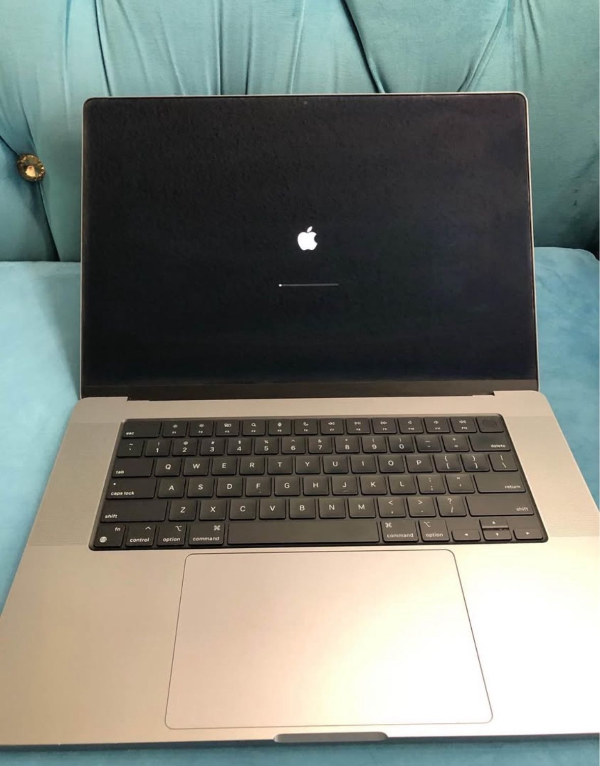 Apple MacBook Pro 16β 2021 M1 Max 64GB Ram 1TB SSD