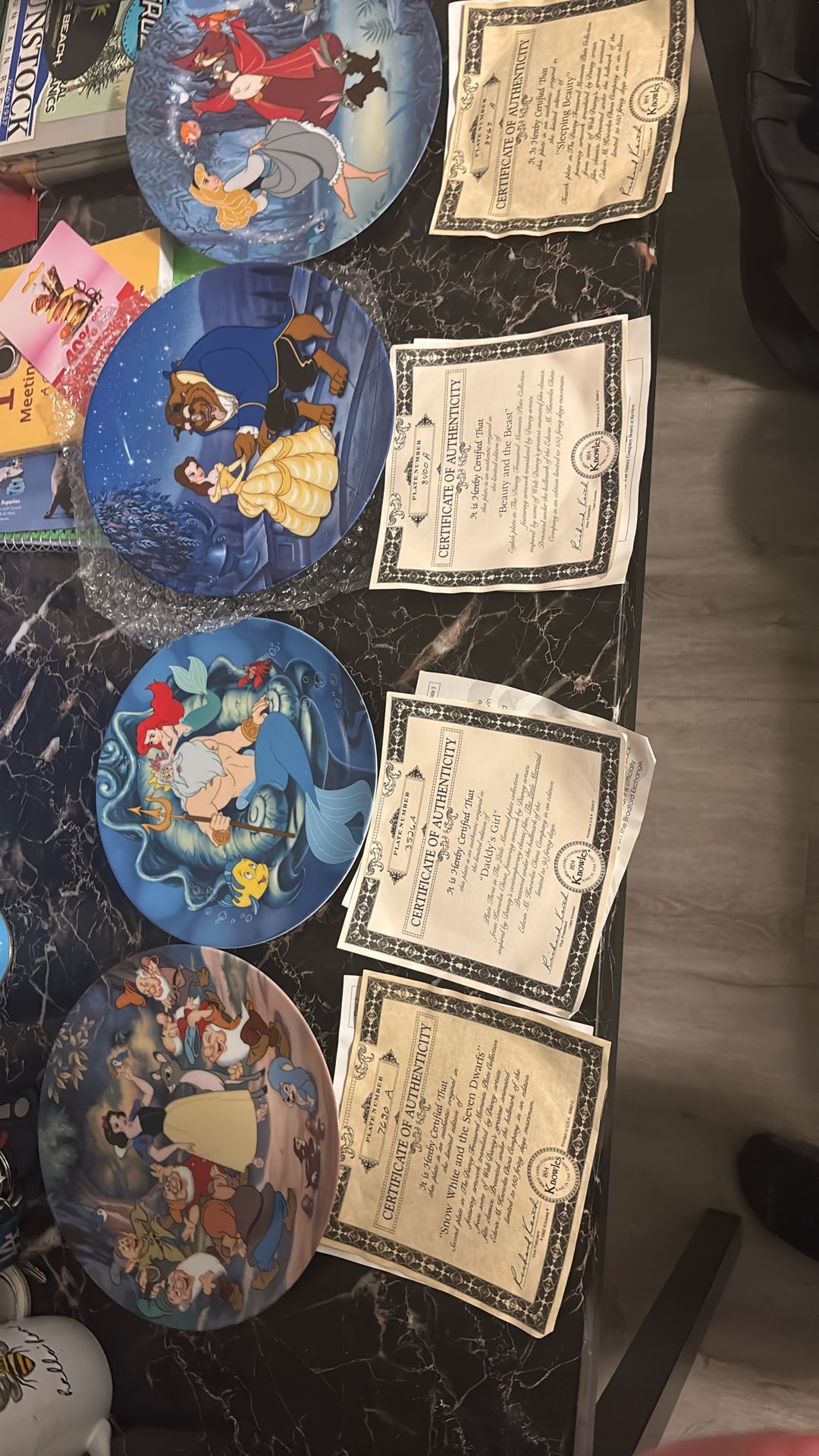 20 Disney Plates With Certificates 