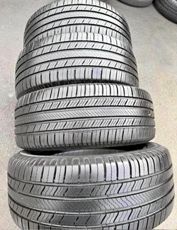 235/55/19 Michin Selling a set of 4 tires in excellent condition 🫡