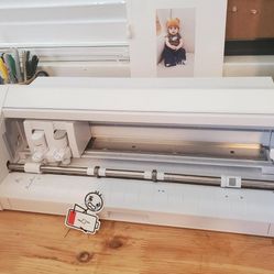 🖨️✂️ Silhouette Cameo 4 – White Edition (Used, Great Condition) ✂️🖨️