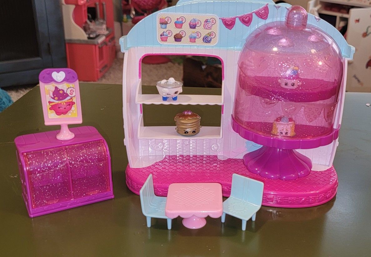 Shopkins Bakery Play Set with 4 Shopkins