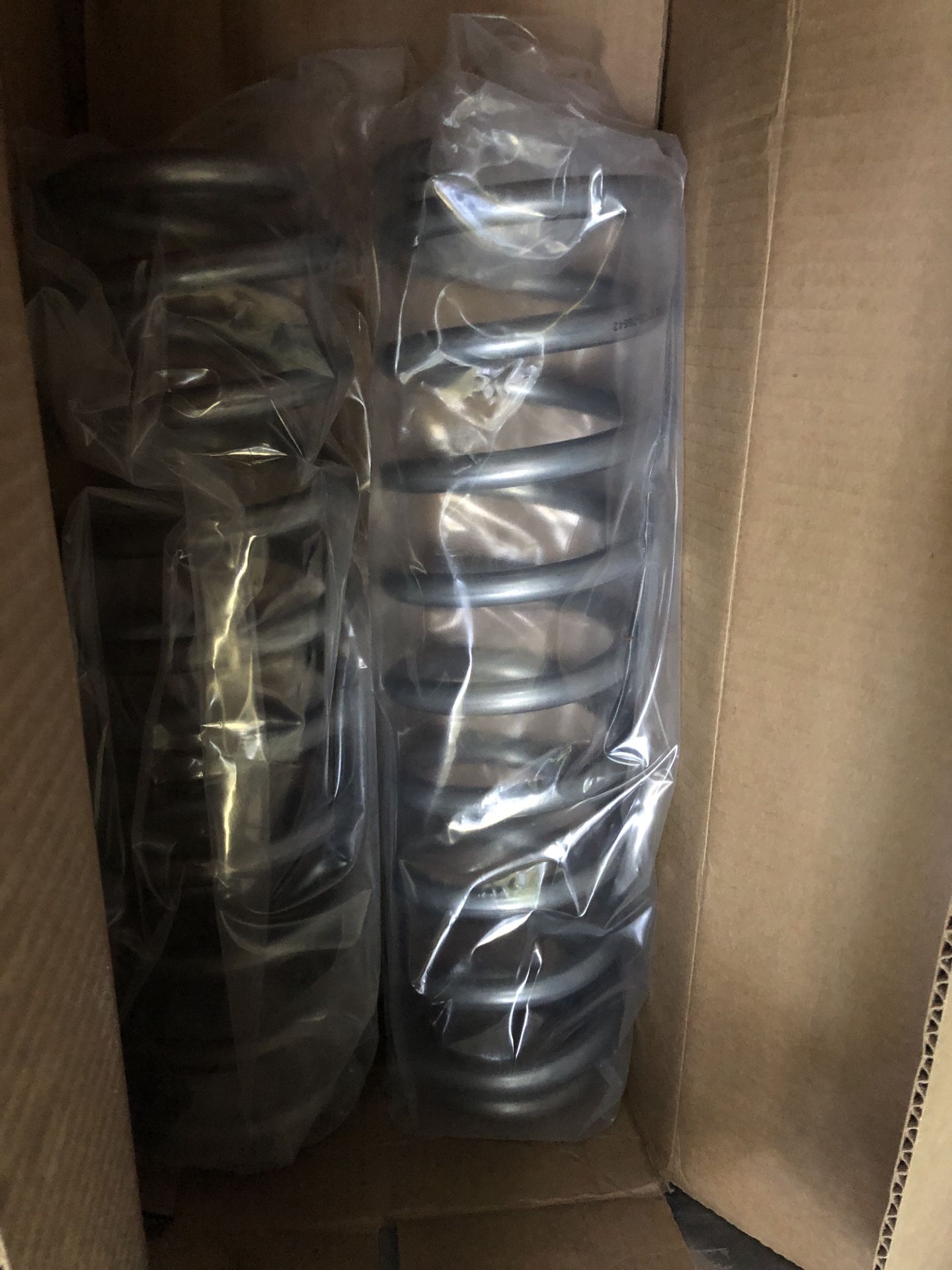 3.5” Xj Front Springs, U Bolts, Extended Brake Lines.