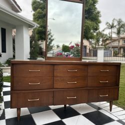 Mid Century Modern 