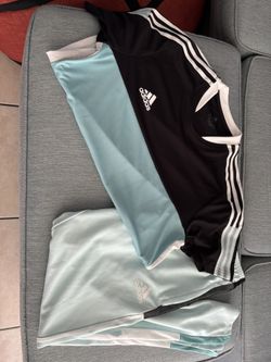 Adidas outfit size L never worn 