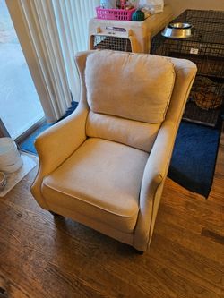 White chair FREE NO HOLDS FIRST COME GETS IT