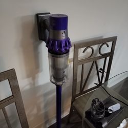 Dyson V10