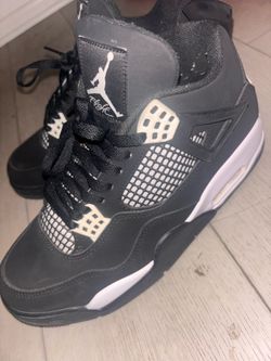 Jordan 4’s White Thunder