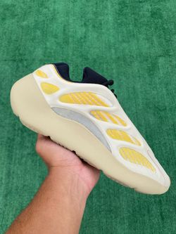 ADIDAS YEEZY 700 V3 “SAFFLOWER” (Size 11, Men’s)