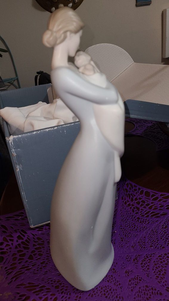 Mothers embrace by lladro