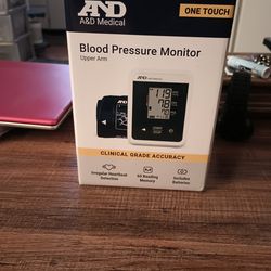 BLOOD PRESSURE MONITOR