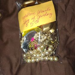 mystery bag / pearls & goldtone*