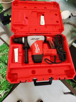Milwaukee #5517-21 1-9/16 in. SDS-Max Corded Electric Rotary https://offerup.com/redirect/?o=SGFtbWVyLmlu exelent working condition.