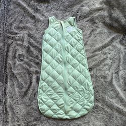 Dreamland Baby Lightweight Bamboo Viscose Sleep Sack , Ultra Soft Blanket w/ 2-way Zipper . 95% Viscose, 5% Spandex ( 6-12 Months )