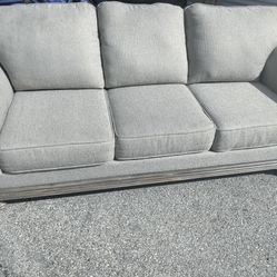 Very Nice Couch  $40 Delivery Milwaukee,!!