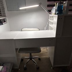 Nail Desk