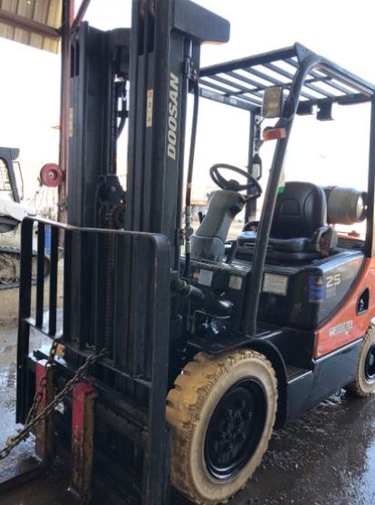 Forklift - 5k 5000 # Pound - Warehouse Gas/LP Forklift