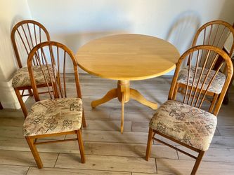 OAK DINETTE Set (Pedestal Table and 4 Chairs)