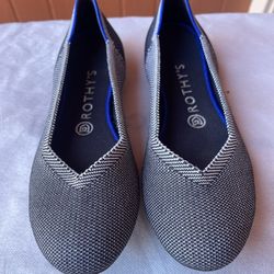 Rothys cloud gray bird’s eye round flat Navy print size 7.5