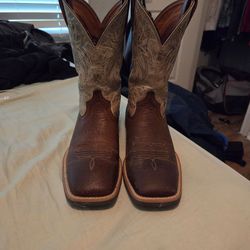 Ariat Boots size:9