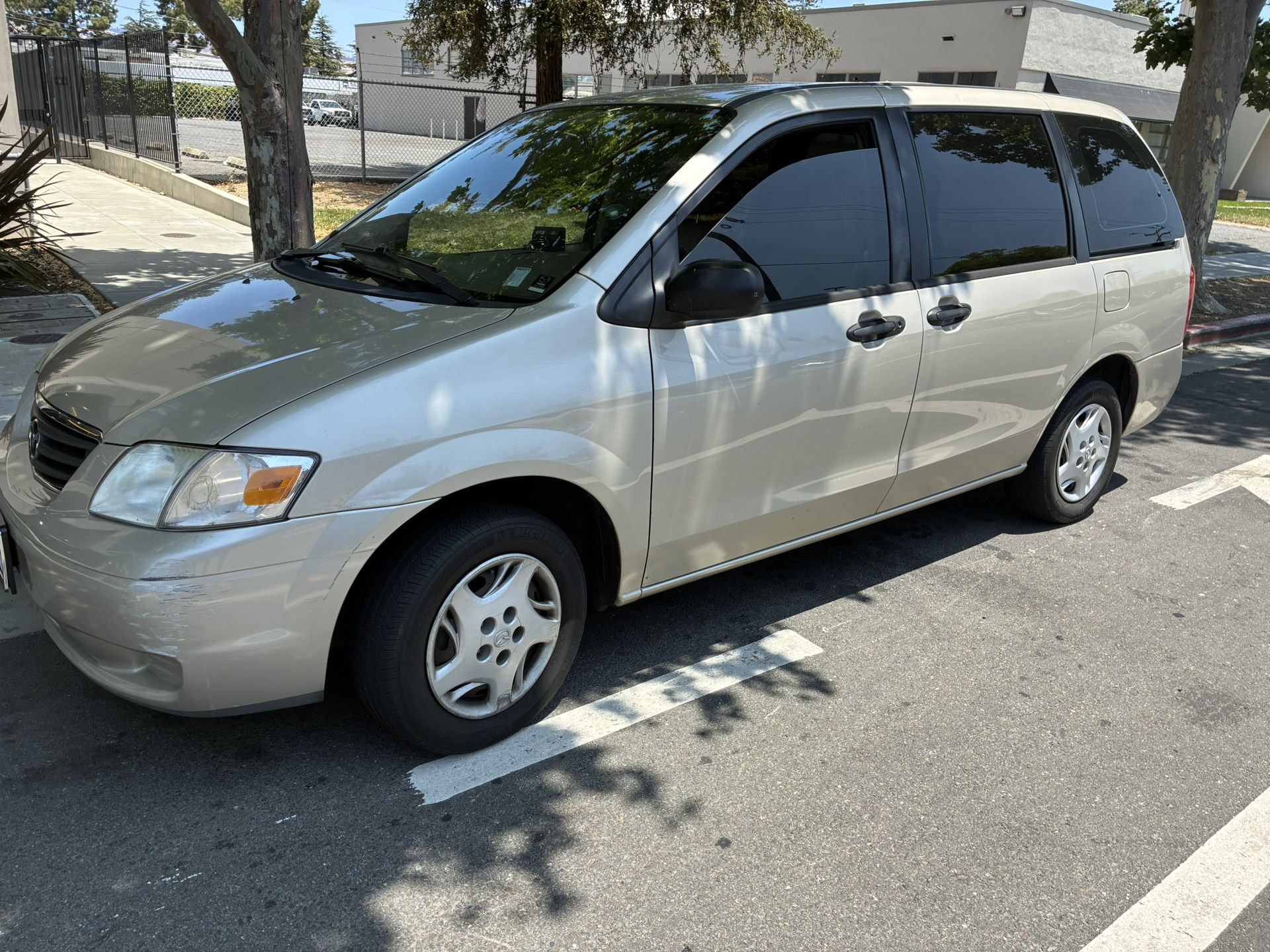 2000 Mazda MPV