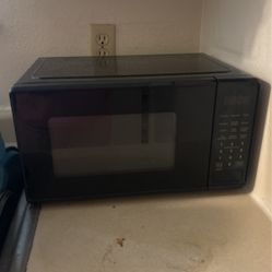 Microwave Mainstays , 0.7 cu ft , 700 watts