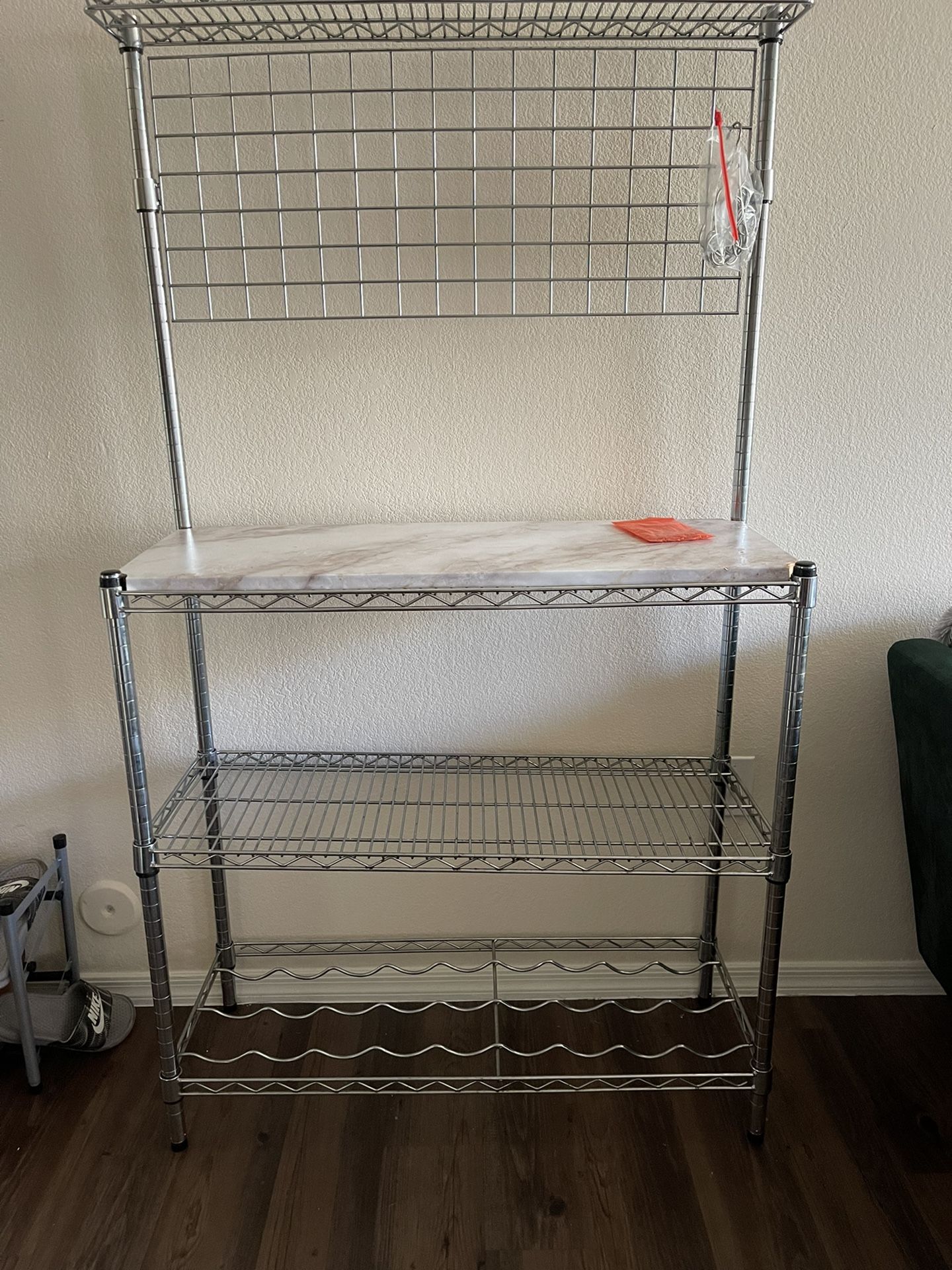 Bakers Rack With Wine Shelf