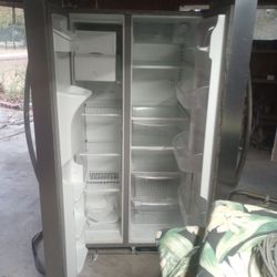frigidaire ice box great condition