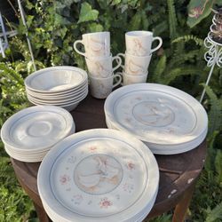 Vintage 37 piece dinnerware set Corning Corelle Country Promenade Geese