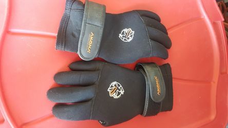 AKONA Adventure Gear gloves