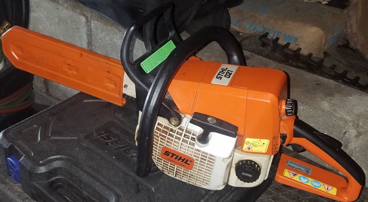 Stihl 021 Chainsaw in excellent condition low hour