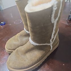 UGG CLASSIC SHORT SPILL SEAM BOMBER CHESTNUT SHEARLING BOOTS US 9 / EU 40