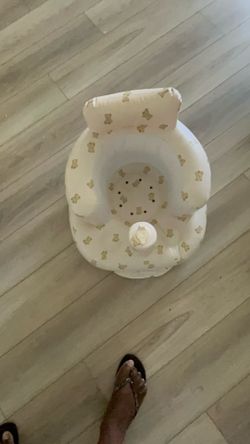 Inflatable teddy bear support seat