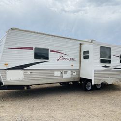 2012 ZINER BY CROSS ROADS 28FT WITH SUPER SLIDE