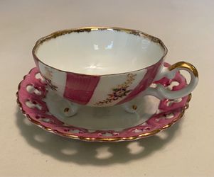 VINTAGE TEA CUP SET