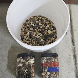 Fish Tank Aquarium Rock Pebble Substrate & Seashell Decor
