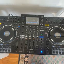 Pioneer XDJ-XZ 4 Channel CDJ / Serato Controller