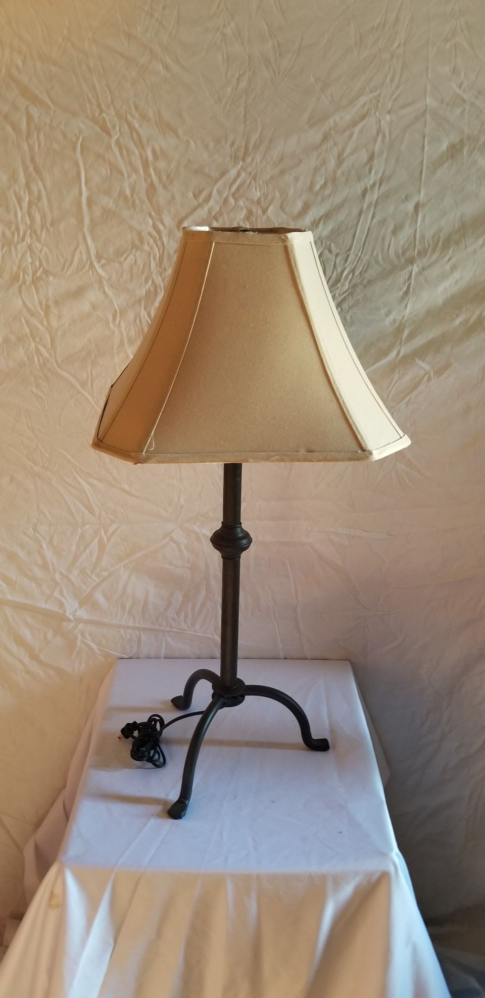 2 foot desk or table lamp with 3 feet.