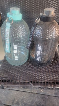 Botes nuevos. necesitan lavarse estaban guardados
