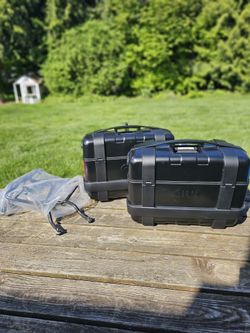 Black GIVI MOTORCYCLE BOX SET