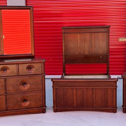 TWIN BEDROOM SET W/ 3 PCS IN PERFECT CONDITION - DRESSER - BED FRAME - NIGHTSTAND - DELIVERY 🚚