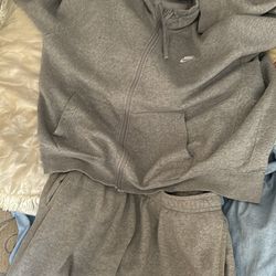 Gray Nike Outfit 