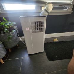 Stay Cool! Like New AC Portable 