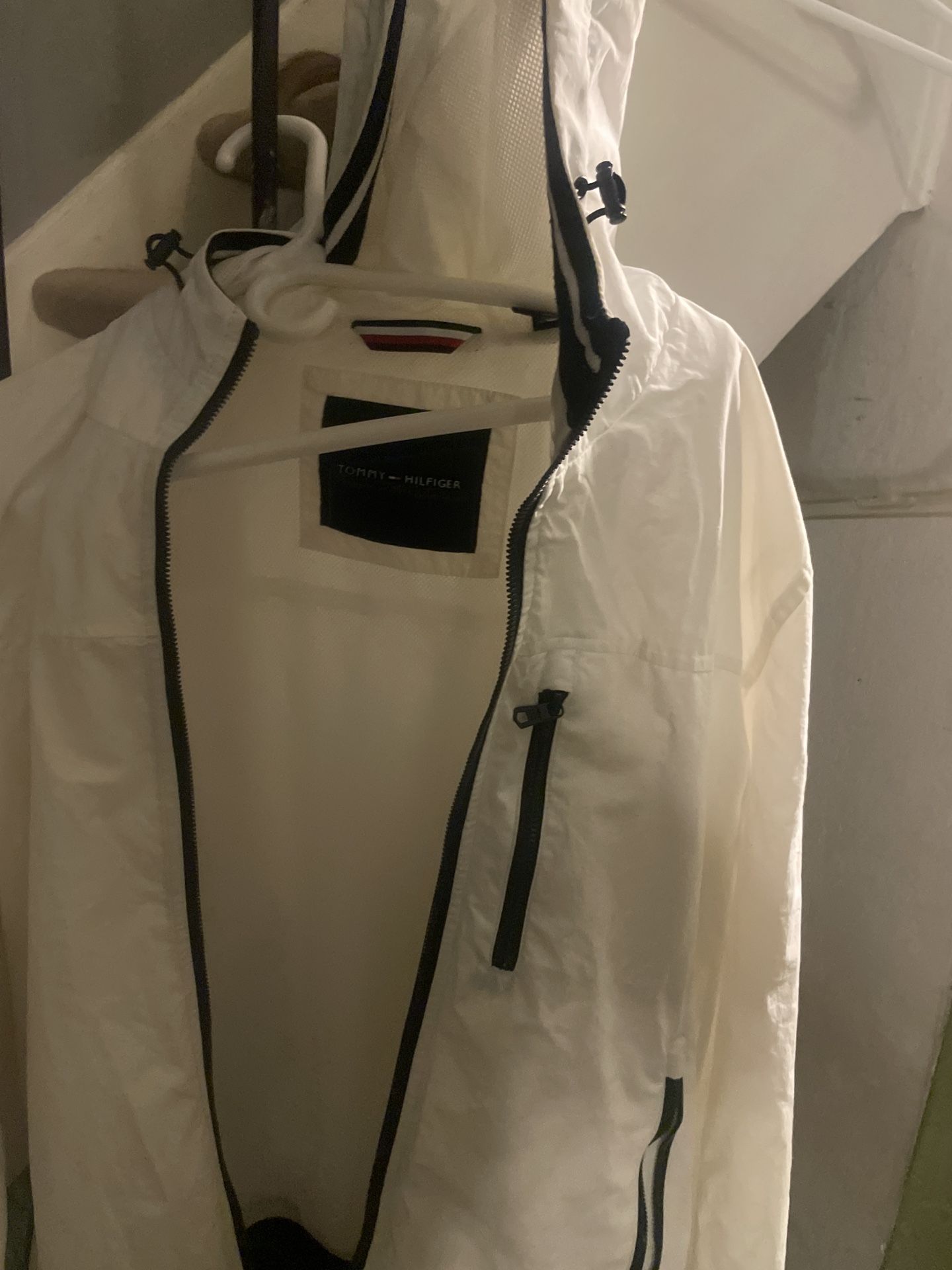 Tommy Hilfiger White Windbreaker Jacket – Men’s Small – Lightweight & Clean