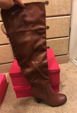 Boots size 9