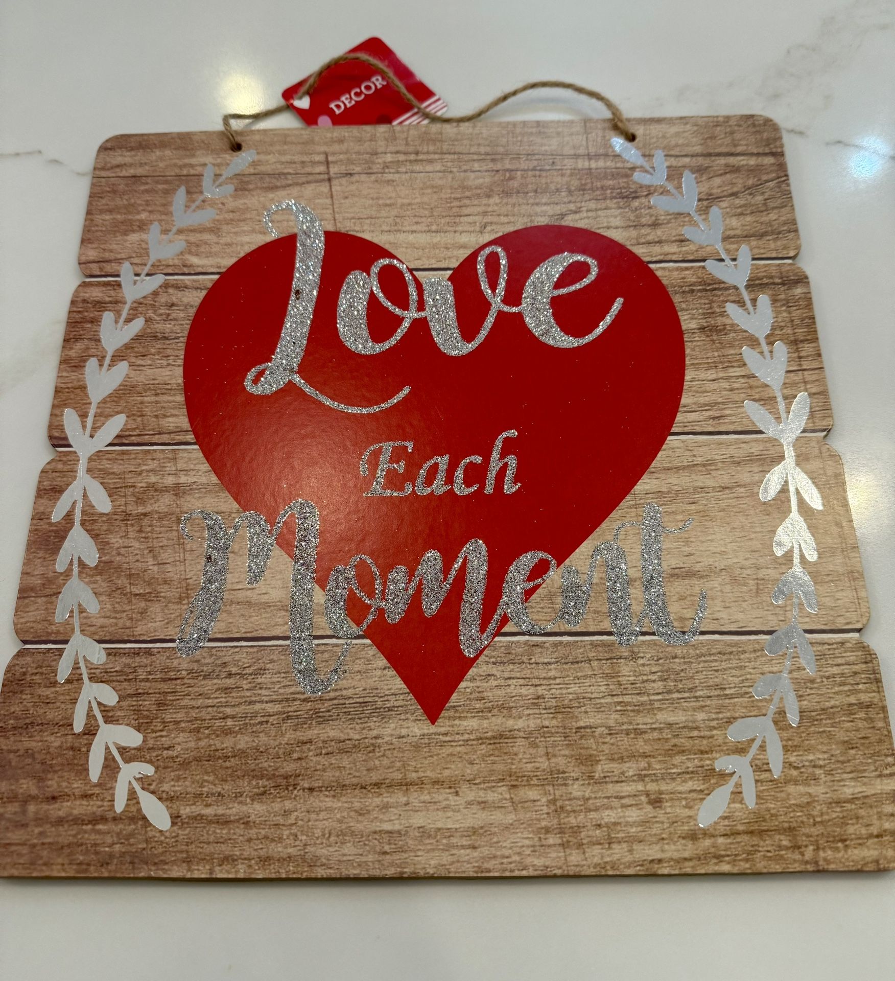 Love Each Moment Hanging Wall Plaques Home Decoration