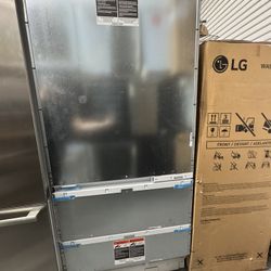 Subzero 36" Designer Over-and-Under Refrigerator/Freezer with Ice Maker - Panel Ready