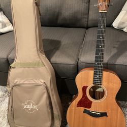 Taylor 114 Acoustic Guitar LEFT HANDED