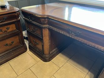 Free Executive Desk By Aspen Home