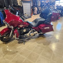 2006 Harley - Davidson Electra Glide Ultra Classic / Model FLHTCUI (b.k.a. "Big Red")