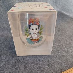 Stemless wine glass featuring an artistic portrait of the iconic Mexican artist Frida Kahlo